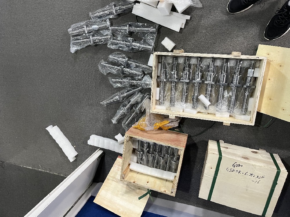 山东的王先生订购的丝杠